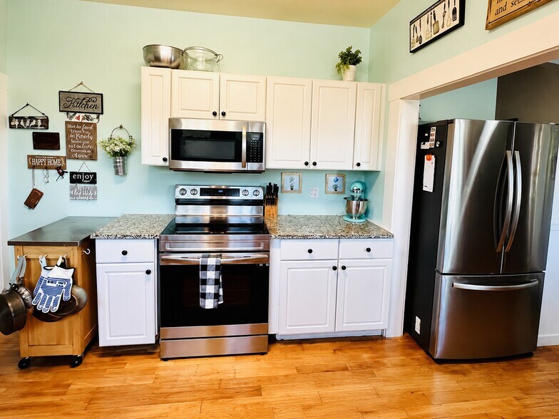 More Photos Of 3414 US-411, White Mixed Retail For Sale