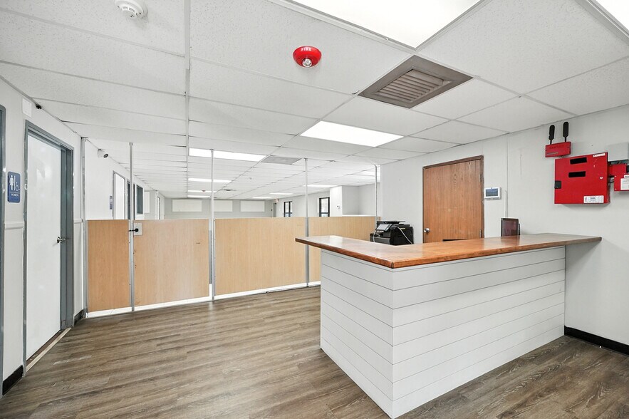 More Photos Of 4310 Barkoskie Rd, Jacksonville Daycare Center For Sale