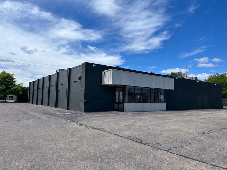 More Photos Of 1601 6th Ave, Stevens Point Freestanding For Lease