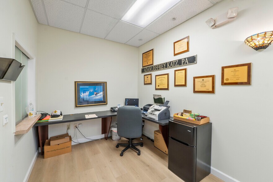 More Photos Of 5571 N University Dr, Coral Springs Office Residential For Sale