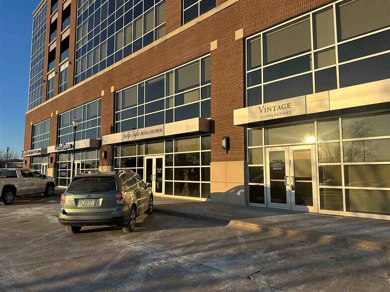 More Photos Of 1301-1303 5th St, Coralville Office For Lease