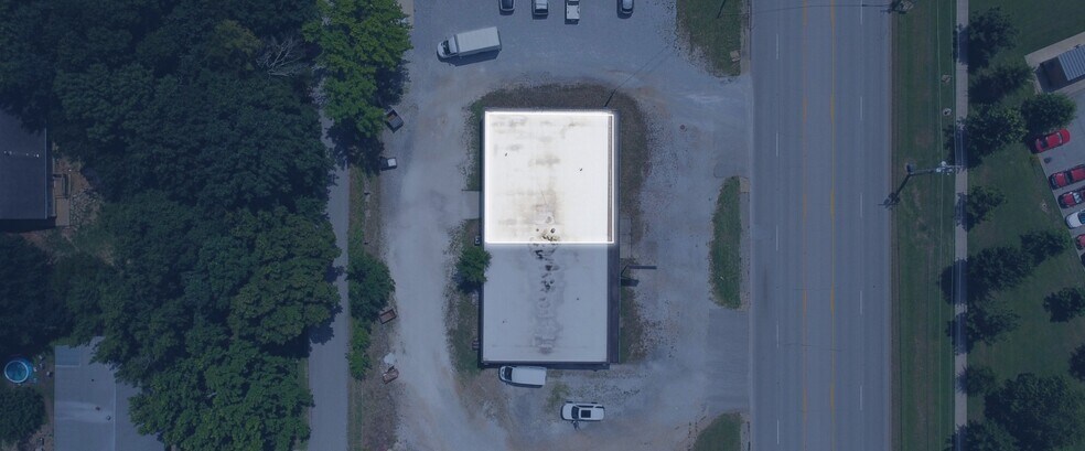 More Photos Of 2650 S School Ave, Fayetteville Flex For Lease