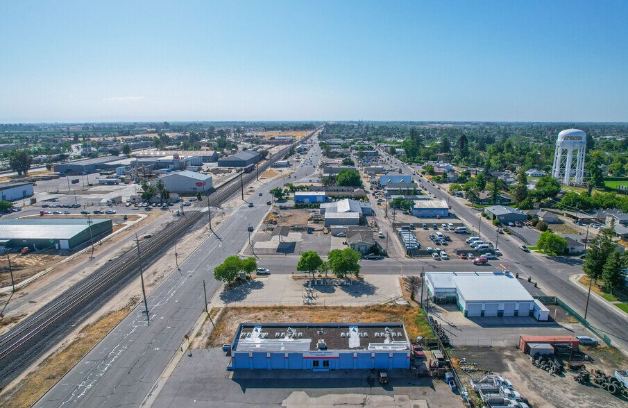 More Photos Of 695 Atwater Blvd, Atwater General Retail For Sale