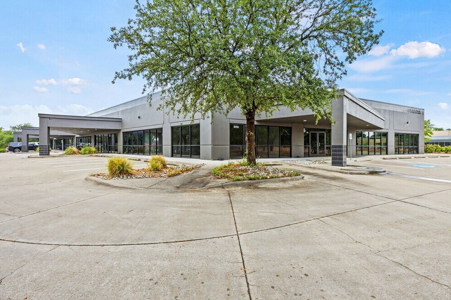 Primary Photo Of 3033 W Royal Ln, Irving Showroom For Sale