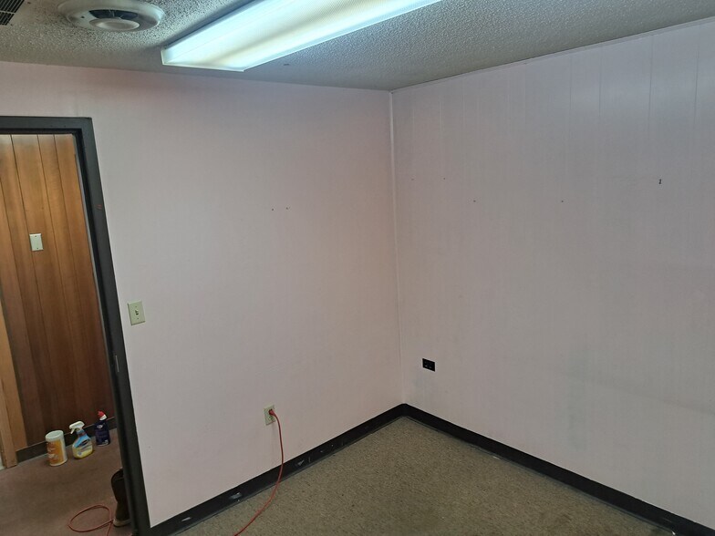 More Photos Of 4602 N US Highway 63, West Plains Flex For Sale