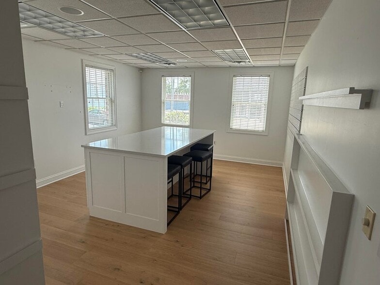 More Photos Of 9421 Joliet St, Saint John Medical For Sale