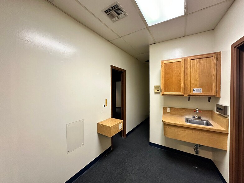 More Photos Of 1327-1329 SW Military Dr, San Antonio Medical For Lease