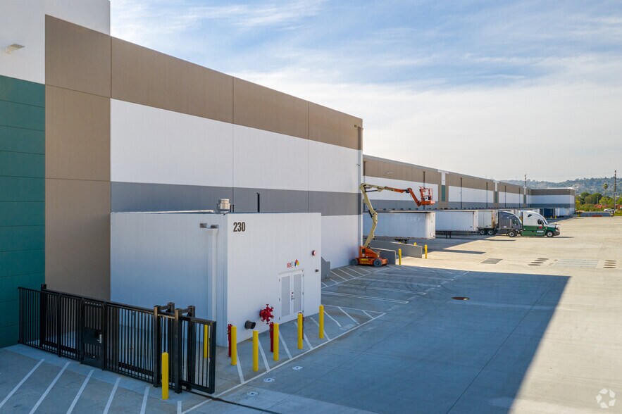 More Photos Of 4260 N Harbor Blvd, Fullerton Unknown For Lease