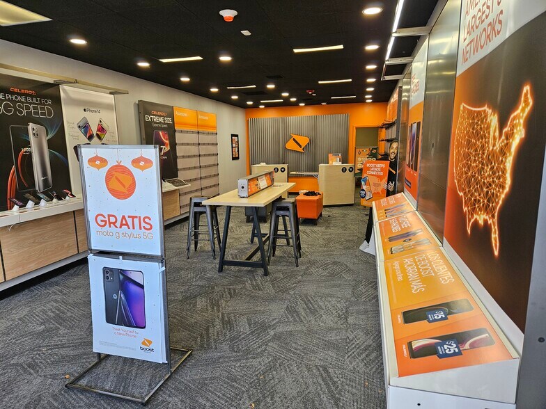 More Photos Of 90 Jericho Tpke, Mineola Freestanding For Lease