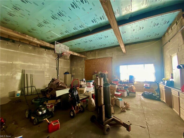 More Photos Of 2116 Charles St, Wellsburg Flex For Sale