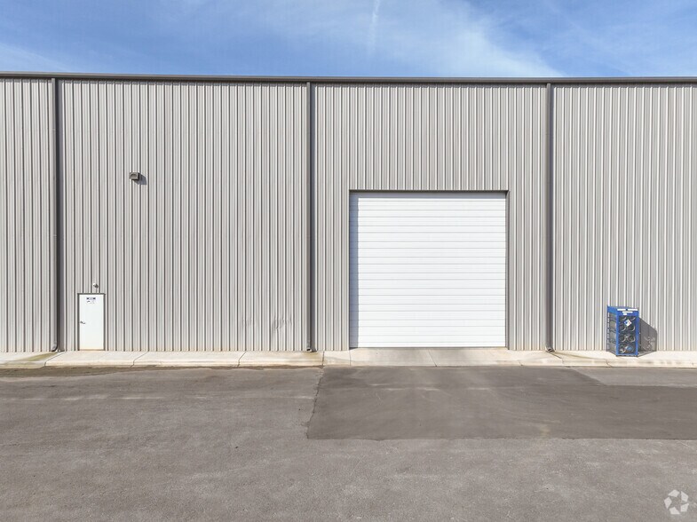 More Photos Of 4690 Polo Gate Blvd, Charlotte Warehouse For Lease