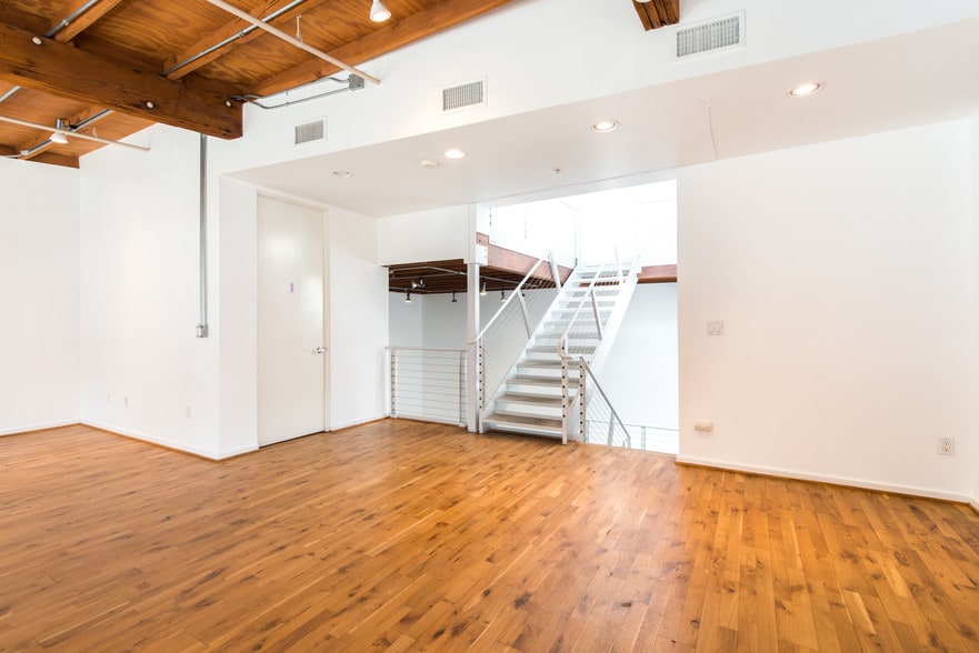 More Photos Of 2100 Abbot Kinney Blvd, Venice Office For Lease