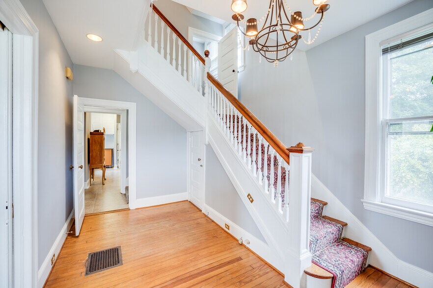 More Photos Of 913 Olney Sandy Spring Rd, Sandy Spring Office Residential For Sale