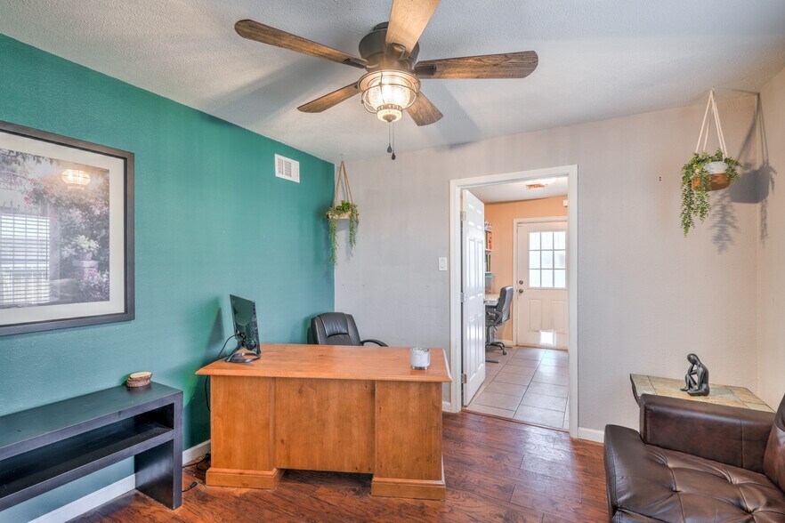 More Photos Of 211 W Atlantic Ave, Henderson Office For Sale