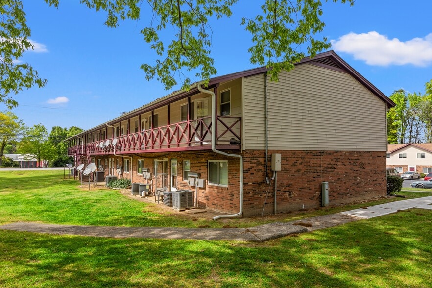 More Photos Of 1611 Fairfax Rd, Greensboro Apartments For Sale