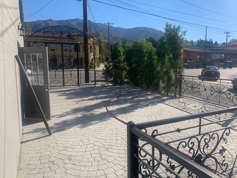 More Photos Of 6500 Foothill Blvd, Tujunga Restaurant For Sale