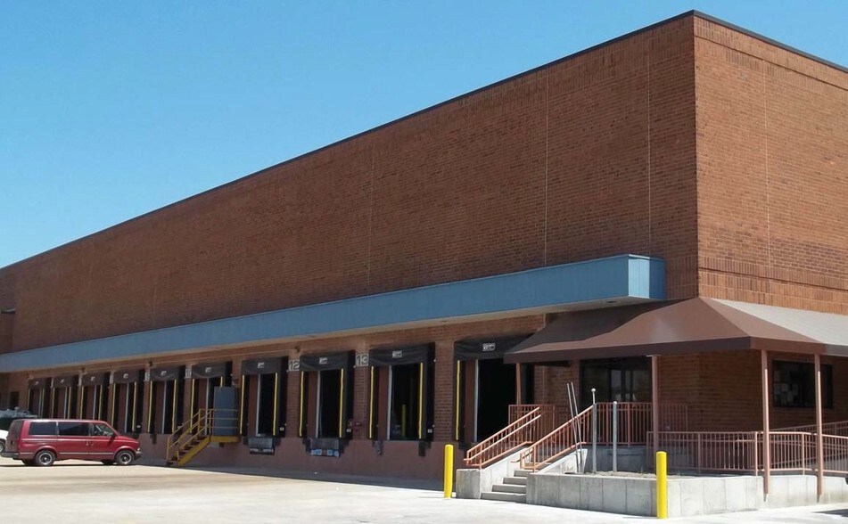 More Photos Of 4236-4240 Rider Trail N, Earth City Distribution For Lease