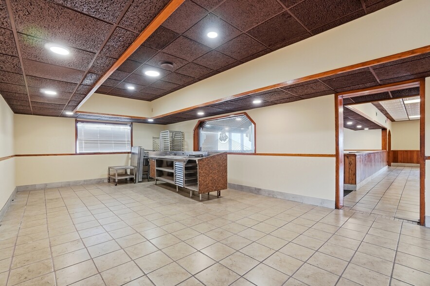 More Photos Of 1610 Germantown Rd, Middletown Restaurant For Sale