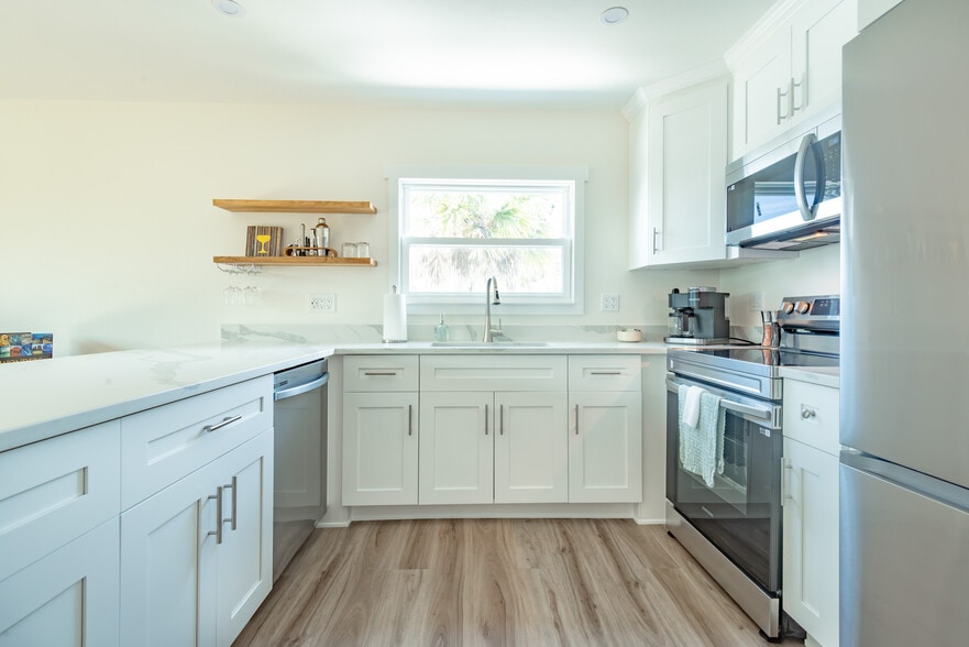 More Photos Of 8520 Manasota Key Rd, Englewood Hotel For Sale
