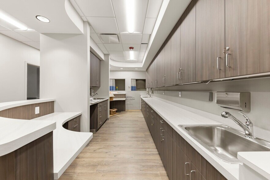 More Photos Of 712 Northwest Hwy, Fox River Grove Medical For Sale