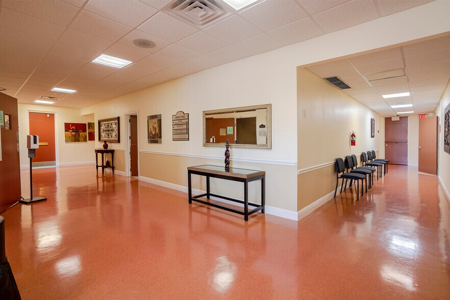 More Photos Of 501 S Lincoln Ave, Clearwater Medical For Lease