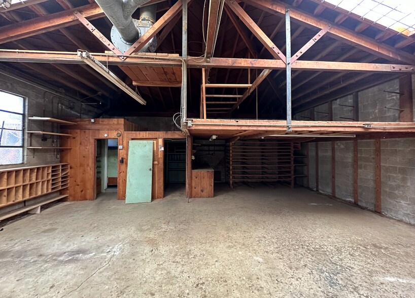 More Photos Of 3615-3617 San Leandro St, Oakland Storefront Retail Residential For Sale