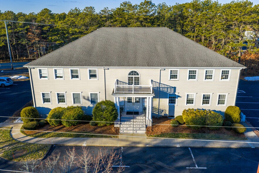 More Photos Of 25 Mid-Tech Dr, West Yarmouth Office For Sale