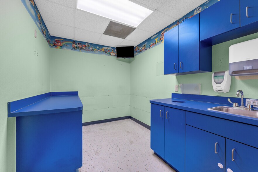 More Photos Of 7848 Lake Underhill Rd, Orlando Medical For Lease