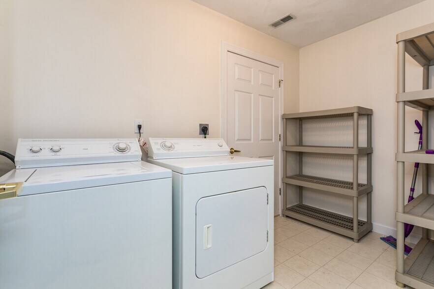 More Photos Of 1186 S State Route 157, Edwardsville Loft Creative Space For Sale