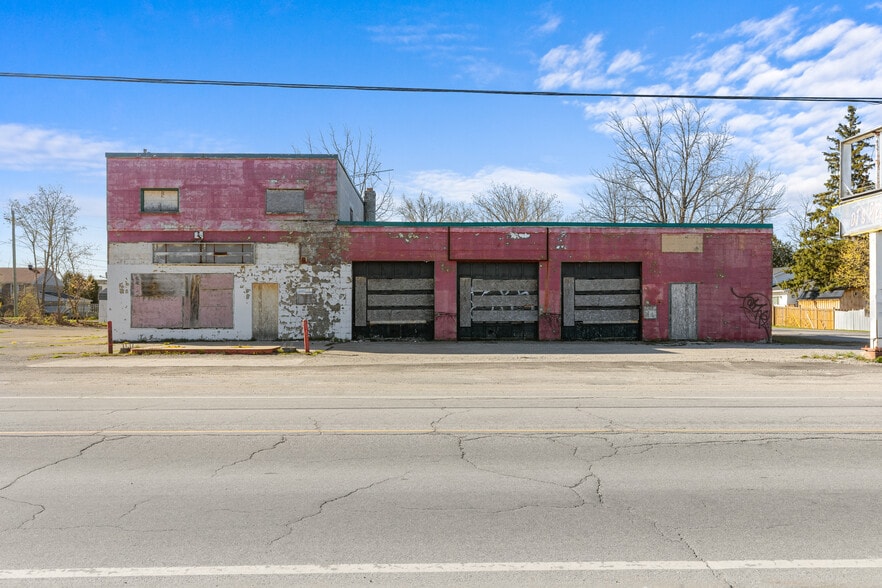 More Photos Of 7526 Roger Stevens Dr, Smiths Falls Service For Sale