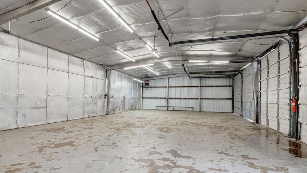 More Photos Of 403 W Admiral Doyle Dr, New Iberia Distribution For Lease