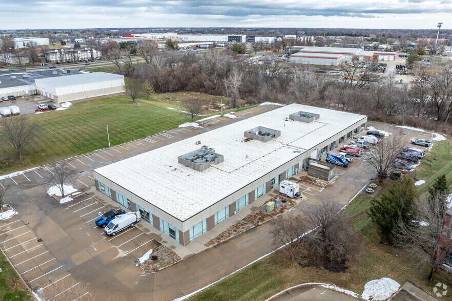 More Photos Of 3601-3629 109th St, Urbandale Office For Lease