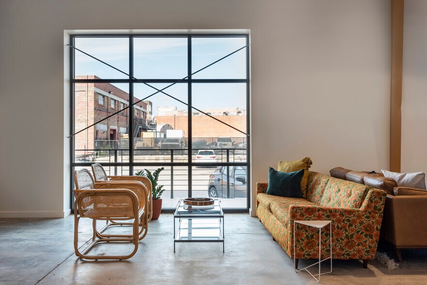 More Photos Of 2339 Commerce St, Houston Coworking Space