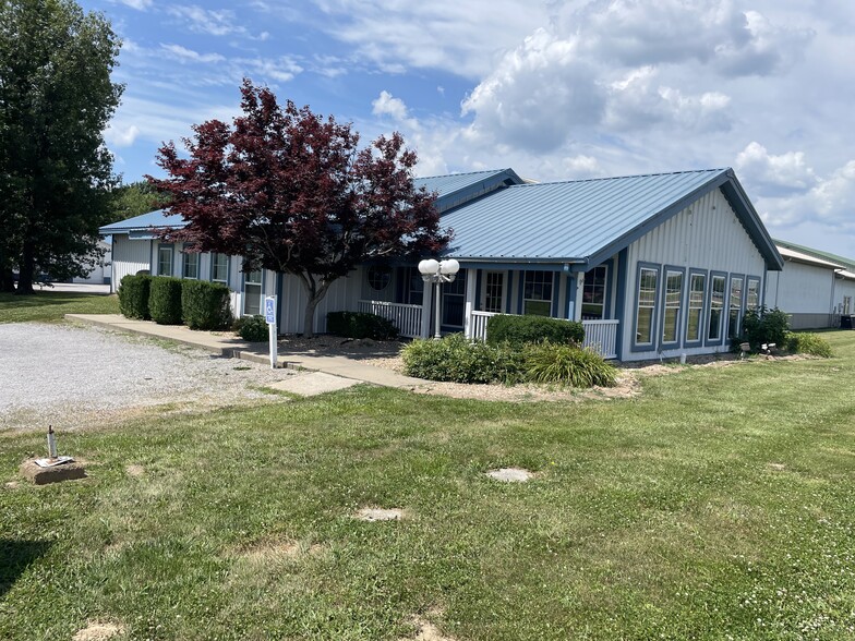 Primary Photo Of 1808 Clark St, Carterville Light Distribution For Sale