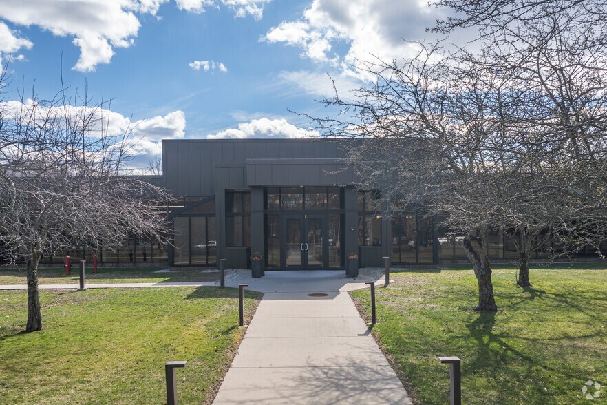 More Photos Of 350 Knotter Dr, Cheshire Research And Development For Lease