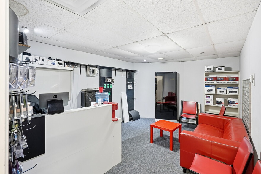 More Photos Of 1237-1255 Cousineau St, Ottawa Service For Sale