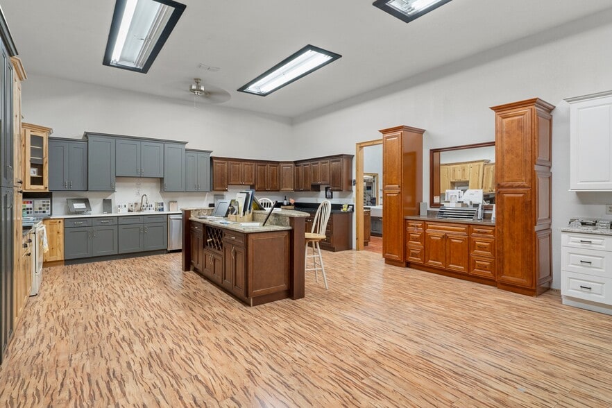 More Photos Of 9926 Denton Ave, Hudson Warehouse For Lease