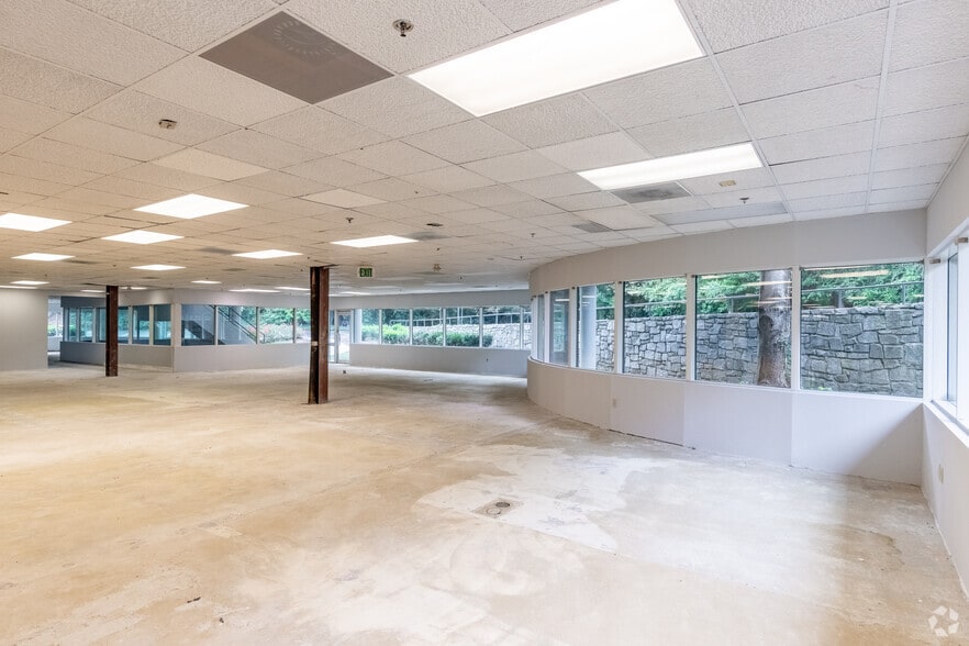 More Photos Of 680 Engineering Dr, Peachtree Corners Research And Development For Lease