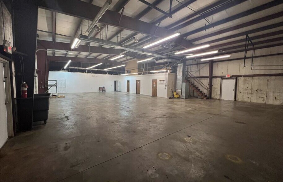 More Photos Of 117 Goodwin Ave, Salem Freestanding For Lease