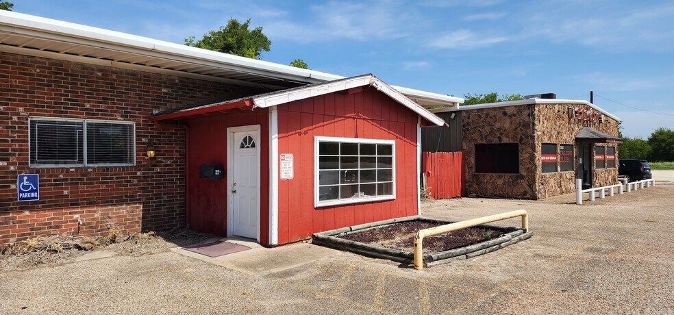 More Photos Of 701 N Martin Luther King Jr Hwy, Mexia Restaurant For Sale