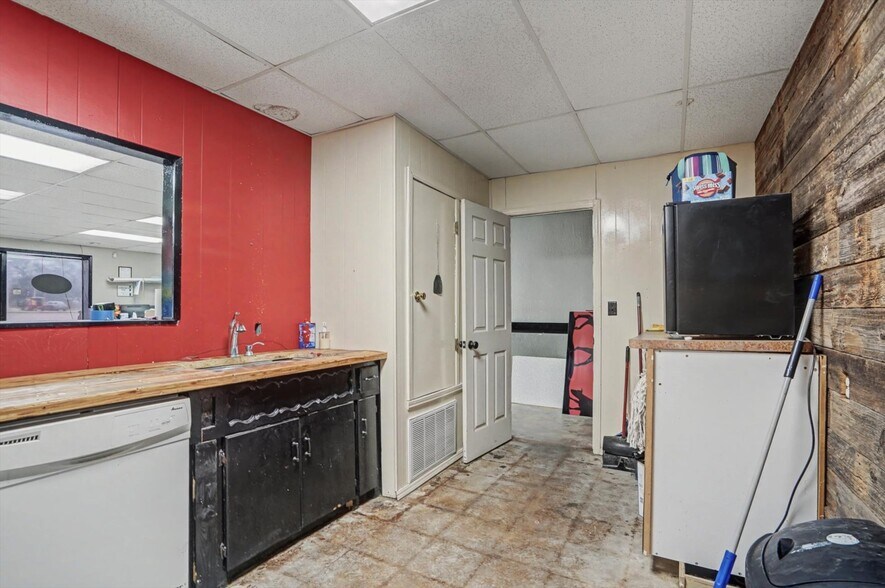 More Photos Of 603 W Rogers Blvd, Skiatook Freestanding For Sale