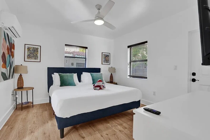 More Photos Of 333 Walnut St, Hollywood Hotel For Sale