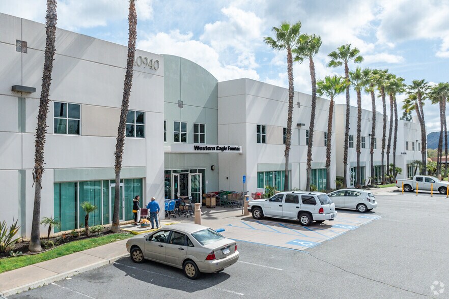 More Photos Of 40940 County Center Dr, Temecula Manufacturing For Lease