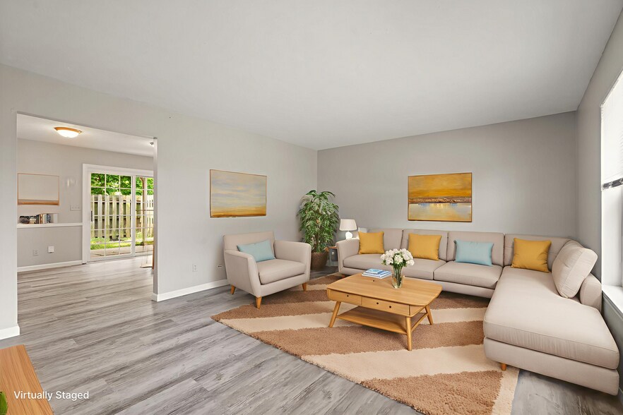 More Photos Of 815-817 Lancelot ct, Jeffersonville Multifamily For Sale