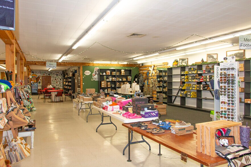 More Photos Of 110 N Broadway St, Broken Bow General Retail For Sale