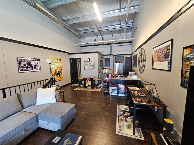 More Photos Of 247 Apex Dr, Pontiac Parking Garage For Sale