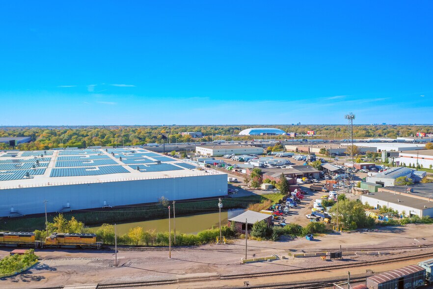 More Photos Of 11697 W Grand Ave, Northlake Warehouse For Lease