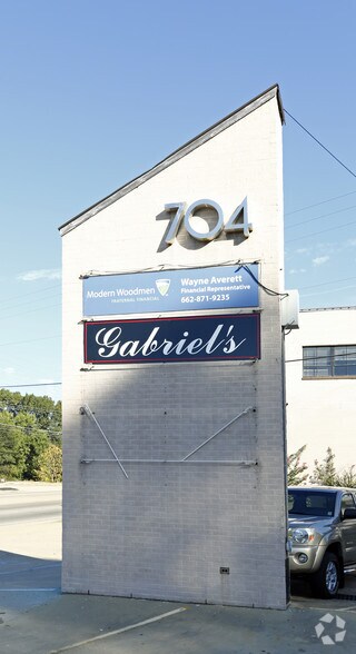 More Photos Of 704 N Gloster St, Tupelo Office For Sale