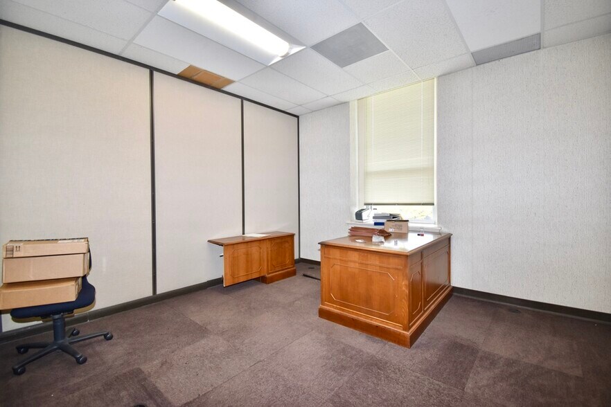 More Photos Of 118 N Church St, Jackson Office For Sale