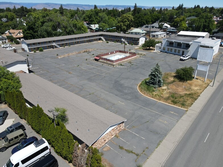 More Photos Of 403 W University Way, Ellensburg Hotel For Sale